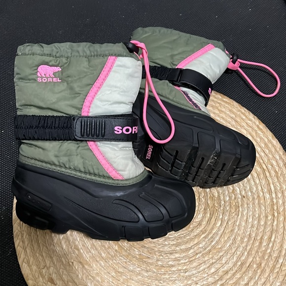 Sorel Rain Snow boots size 11. Style to little hero comfort - Picture 9 of 9